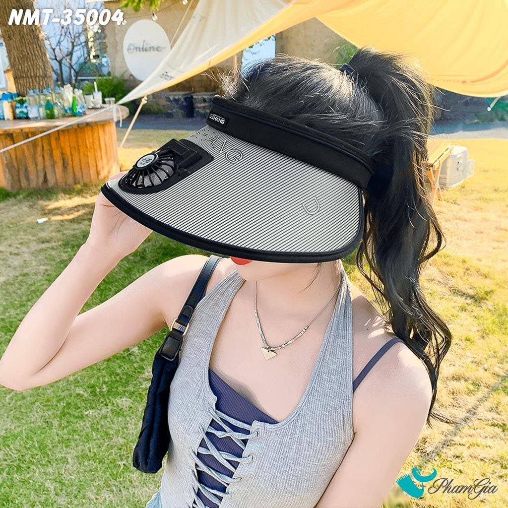 Người Mẫu Đội Nón Mui Trần Gắn Quạt Sạc Chống Nắng Hạ Nhiêt Tiện Lợi Màu Đen