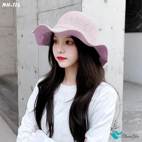 Người Mẫu Đội Nón Rộng Vành Luợn Sóng Kết Nơ Màu Hồng