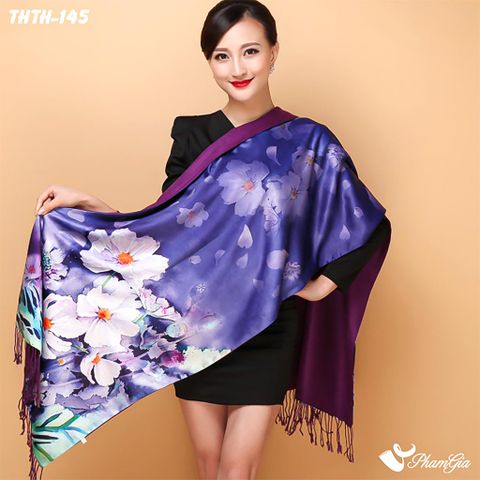 Người Mẫu Choàng Khăn Choàng Tằm Hoa Thượng Hải 2 Lớp Cao Cấp Họa Tiết Hoa Cúc Trắng Nền Tím Tinh Tế