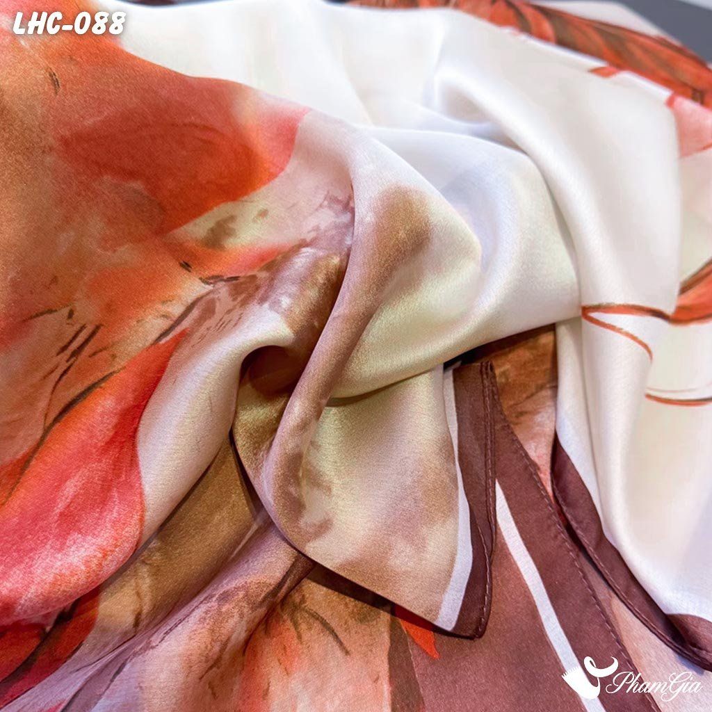 Khăn Choàng Lụa Hàng Châu Họa Tiết Hoa Lá Phong Cách Vẽ Màu Nâu Trang Nhã (LHC088)