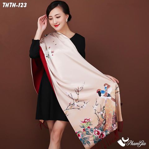 Người Mẫu Choàng Khăn Choàng Tằm Hoa Thượng Hải 2 Lớp Cao Cấp Họa Tiết Chim Hoàng Yến Màu Beige Sang Trọng