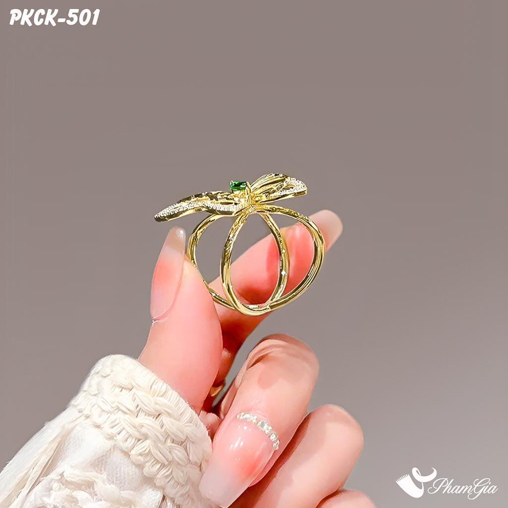 Góc Nghiêng Phụ Kiện Cài Khăn Bướm Đính Đá Ngọc Lục Bảo