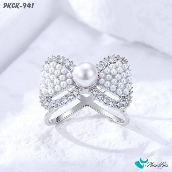 Phụ Kiện Cài Khăn Hình Nơ Đính Ngọc Trai Viền Đá Sang Trọng Màu Bạc (PKCK941)