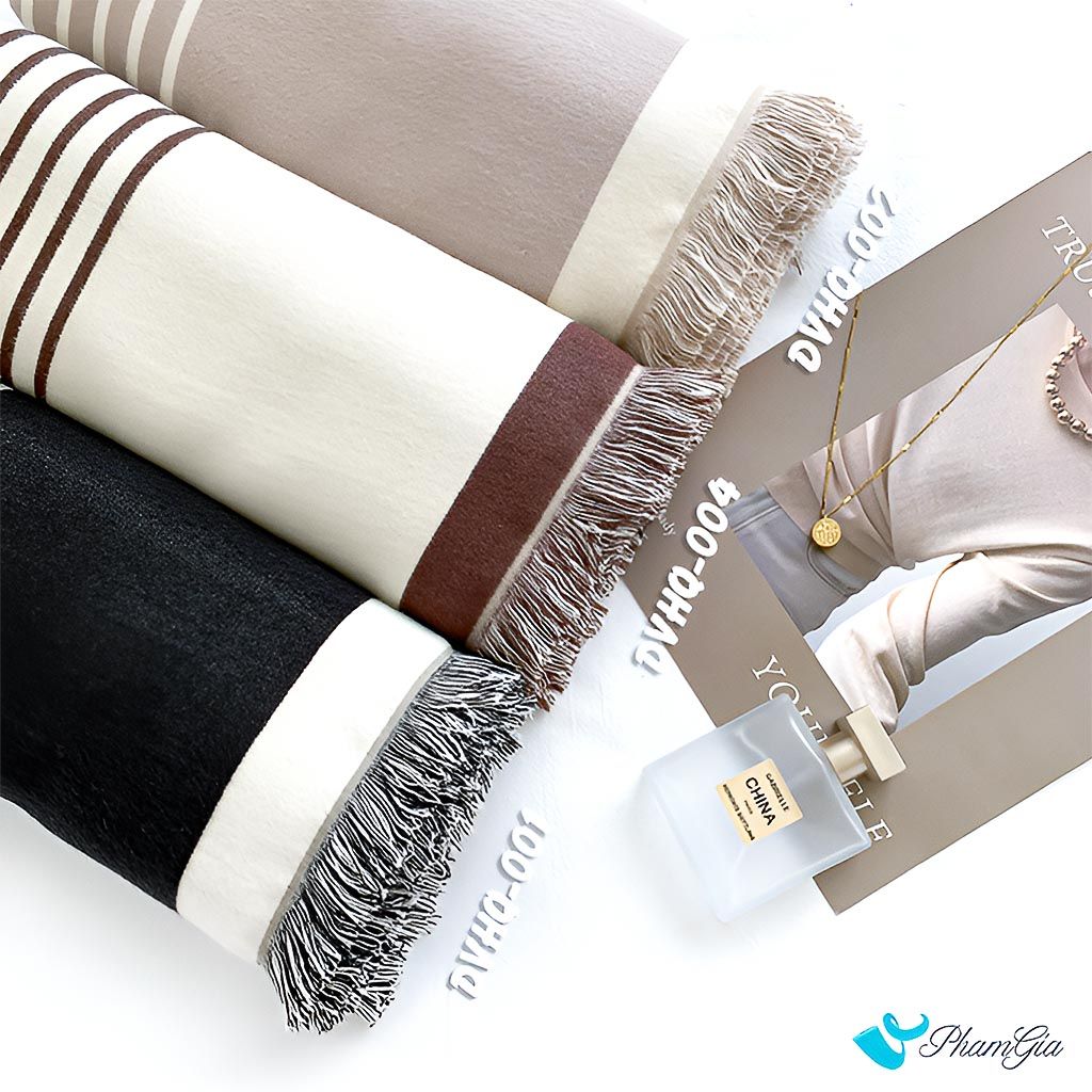 Cận Cảnh Khăn Choàng Dạ Cashmere Vuông Phong Cách Hàn Quốc Cao Cấp Họa Tiết Kẻ Sọc Đen - Trắng