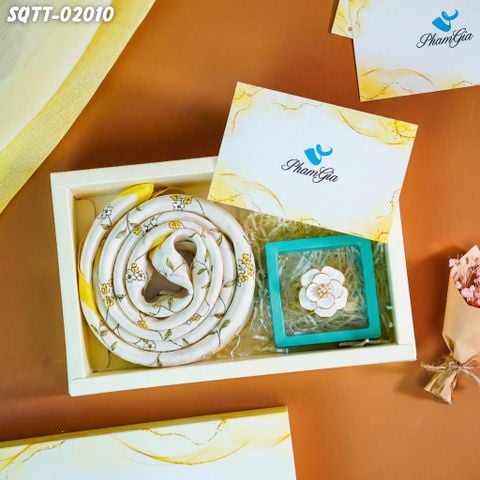 Set Quà Tặng Khăn Lụa Vuông 70*70cm Và Phụ Kiện Cài Khăn Tiết Kiệm (SQTT02010)