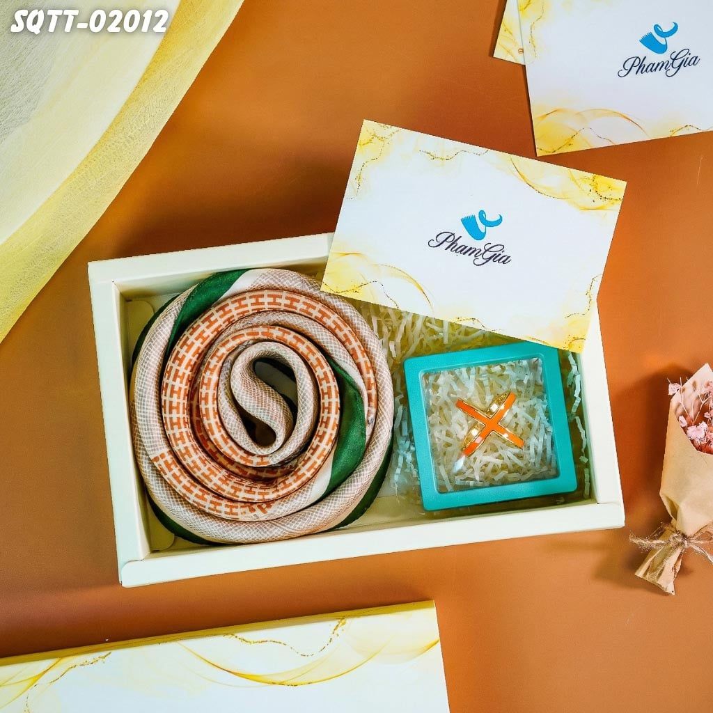 Set Quà Tặng Khăn Lụa Vuông 70*70cm Và Phụ Kiện Cài Khăn Tiết Kiệm (SQTT02012)