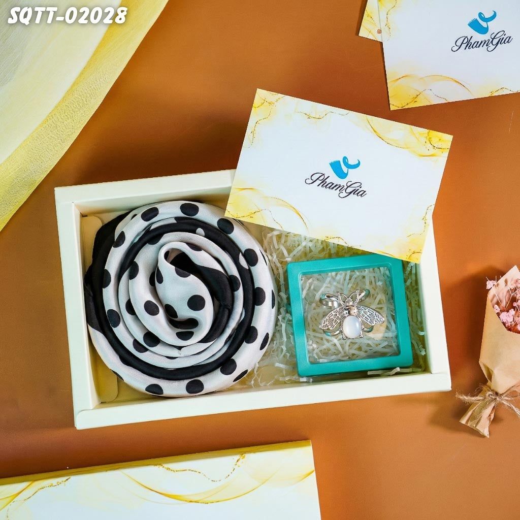 Set Quà Tặng Khăn Lụa Vuông 70*70cm Và Phụ Kiện Cài Khăn Tiết Kiệm (SQTT02028)