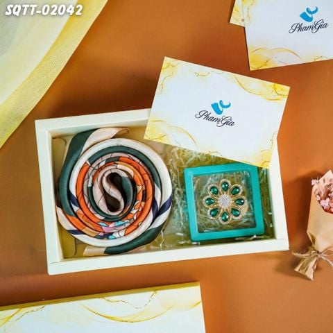 Set Quà Tặng Khăn Lụa Vuông 70*70cm Và Phụ Kiện Cài Khăn Tiết Kiệm (SQTT02042)