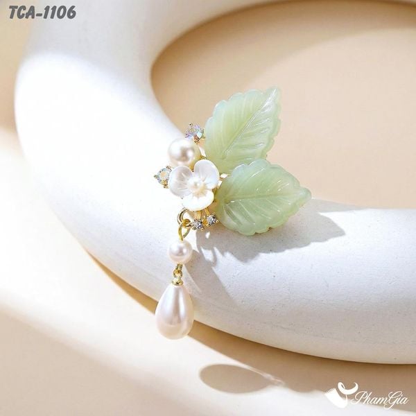 Ghim Cài Áo Hoa Sứ Trắng Đính Ngọc Trai Nữ Tính (TCA1106)