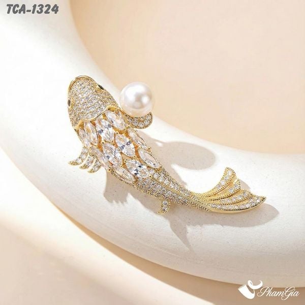 Ghim Cài Áo Cá Koi May Mắn Đá Pha Lê Trắng (TCA1324)