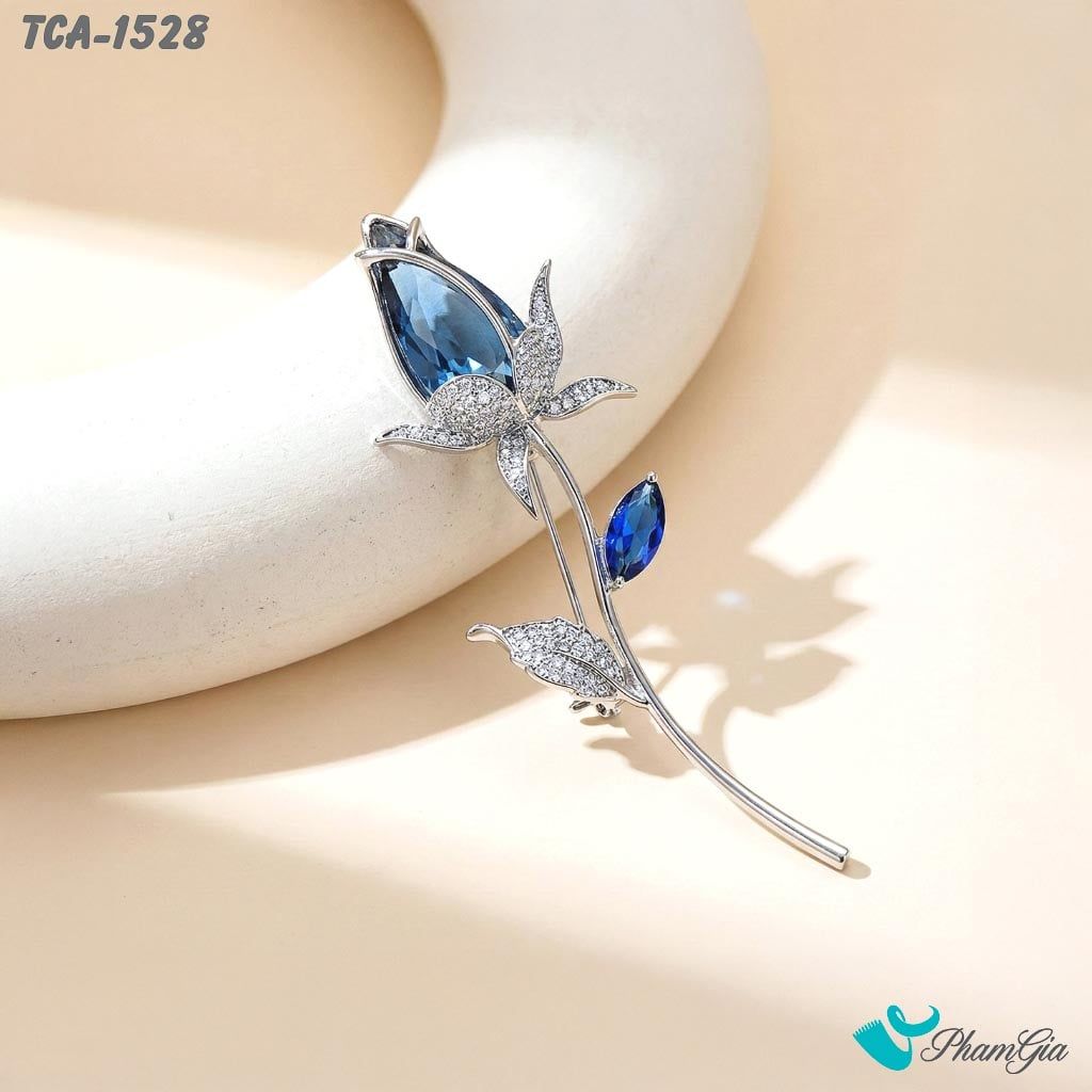 Ghim Cài Áo Nụ Hồng Đính Đá Màu Xanh Thanh Lịch (TCA1528)