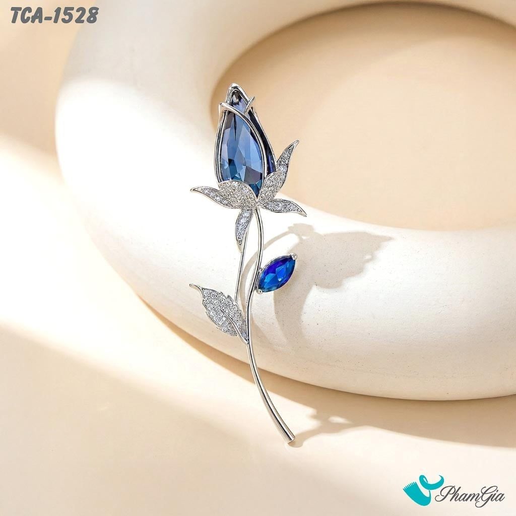 Ghim Cài Áo Nụ Hồng Đính Đá Màu Xanh Thanh Lịch (TCA1528)