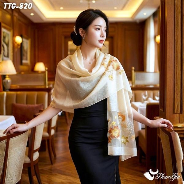 Khăn Choàng Tơ Tằm Gân Cao Cấp Thêu Hoa Mai Màu Sâm Panh Sang Trọng (TTG820)