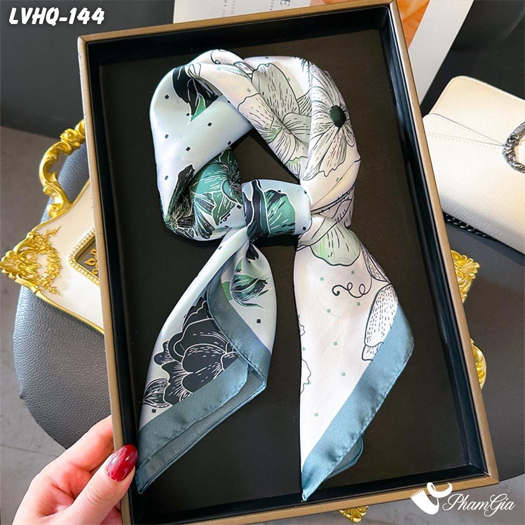 Khăn Lụa Vuông 70*70Cm Phong Cách Hàn Quốc Họa Tiết Hoa Lily Viền Xanh Ngọc (LVHQ144)