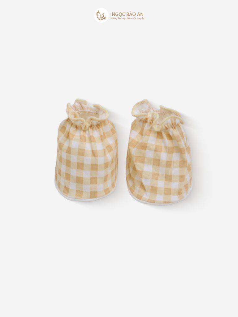 [M&B] Bộ bao tay chân thun cotton sơ sinh họa tiết Caro Vàng