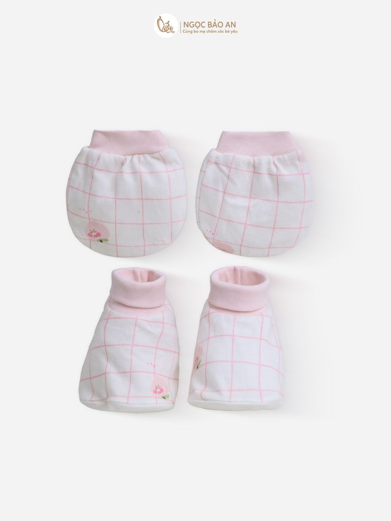 [M&B] Combo Sơ Sinh cotton M&B tone Hồng in hình họa tiết đầy đủ phụ kiện cho bé (Combo Sơ Sinh cotton 2025)