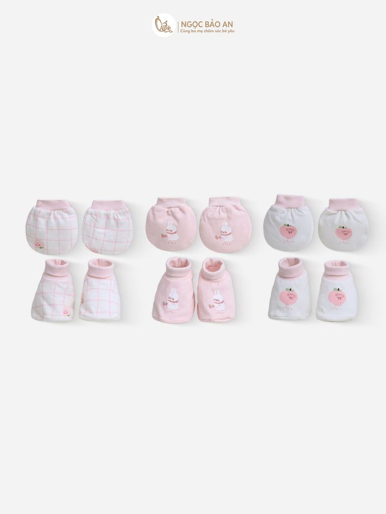 [M&B] Combo Sơ Sinh cotton M&B tone Hồng in hình họa tiết đầy đủ phụ kiện cho bé (Combo Sơ Sinh cotton 2025)
