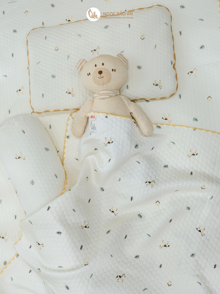 [M&B] Chăn bamboo chần bông M&B in hình họa tiết (87x100cm)