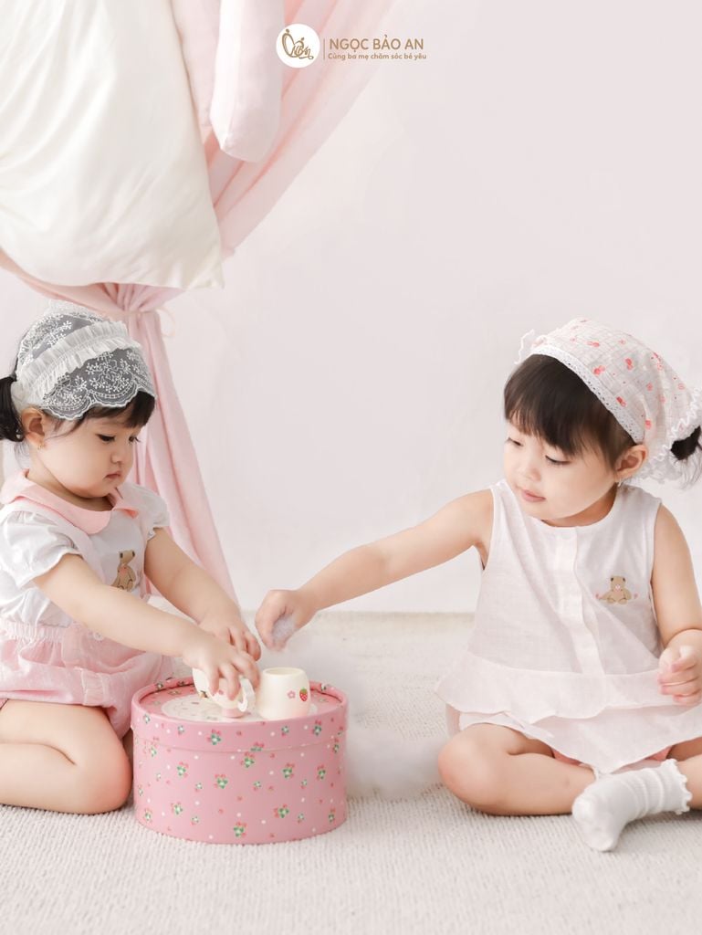 [M&B] BST PINK GIRL: Set áo+yếm bé Gái M&B cotton (Gấu Hồng)