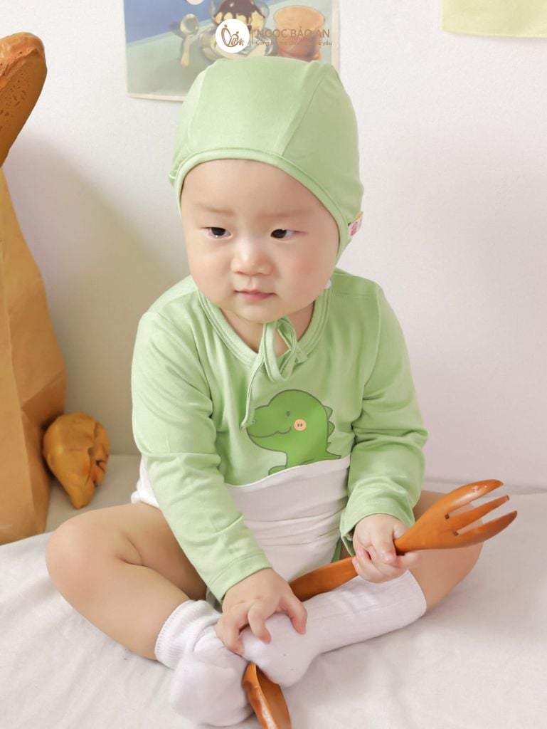 [M&B] Set bodychip tay dài kèm nón cột dây sơ sinh viscose khủng long PM (NB-12m)