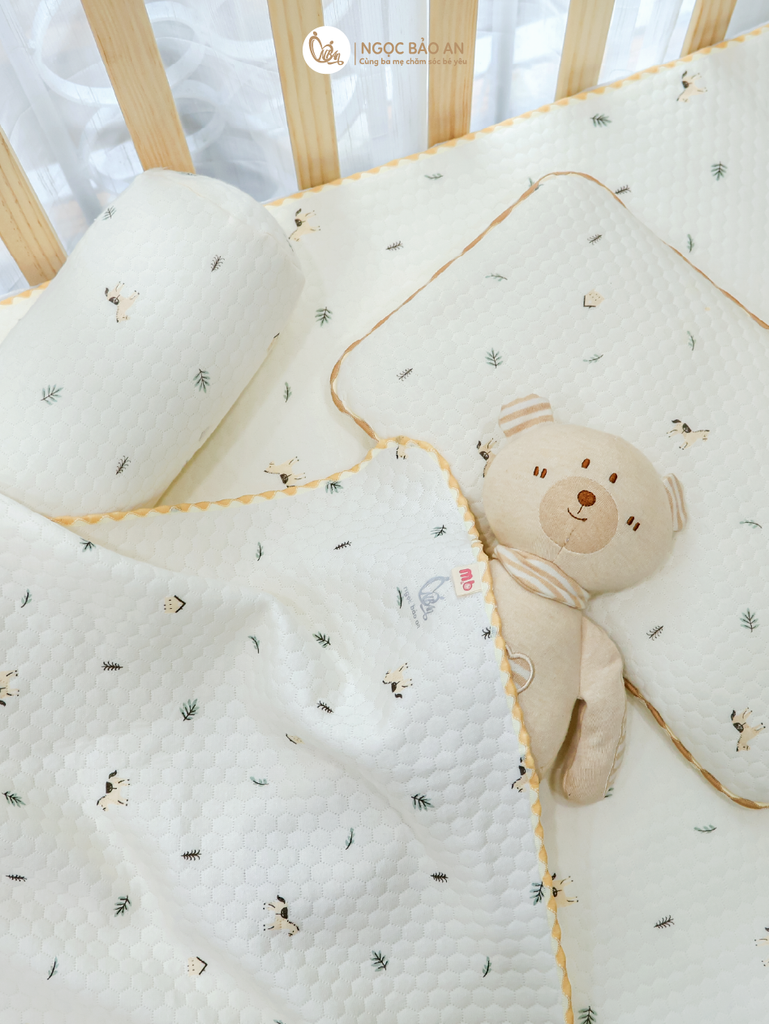 [M&B] Chăn bamboo chần bông M&B in hình họa tiết (87x100cm)