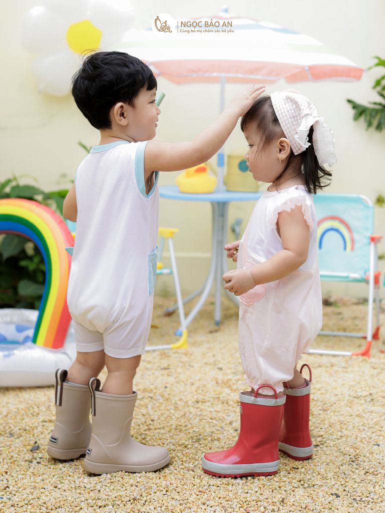 [M&B] Body đùi cotton bé trai tay cộc cá voi xanh