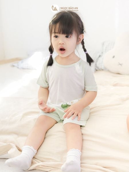 [HONEY] Bộ tay ngắn rayon 2 chiều gà và ếch
