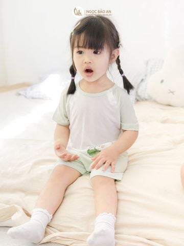 [HONEY] Bộ tay ngắn rayon 2 chiều gà và ếch