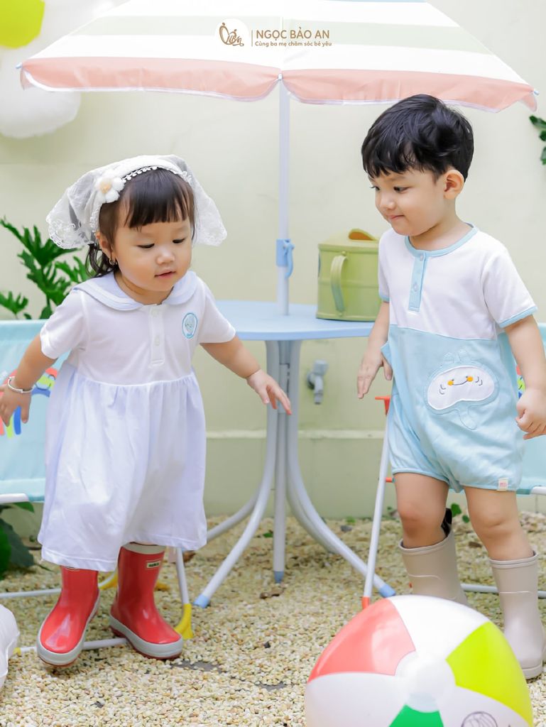 [M&B] Body đùi cotton bé trai tay cộc cá voi xanh