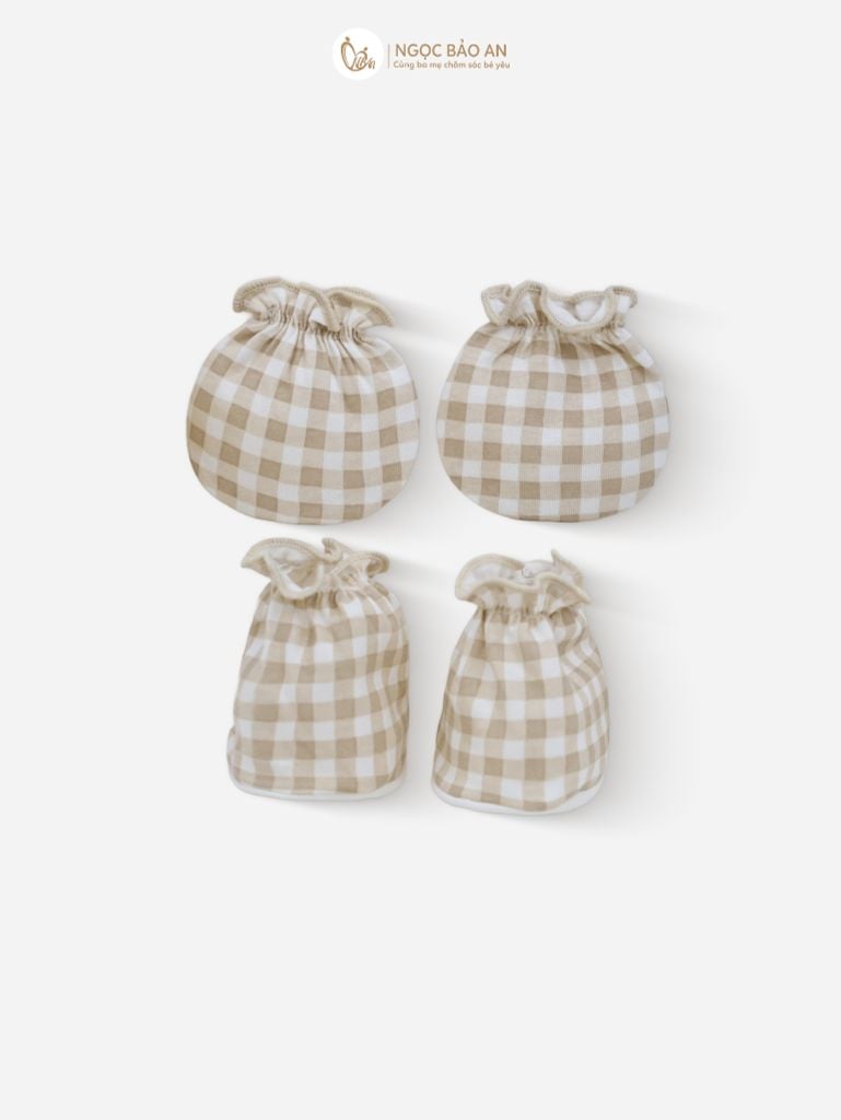 [M&B] Bộ bao tay chân thun cotton sơ sinh họa tiết caro nâu