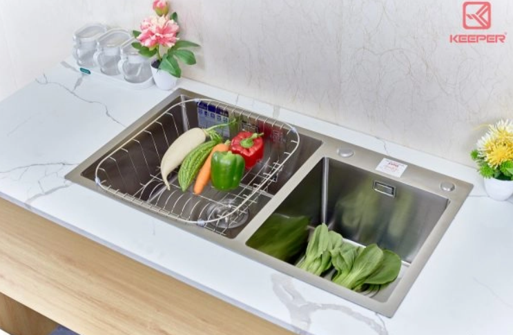  CHẬU RỬA KEEPER – CR02 – 8245L 2 hố lệch tiện dụng sus304 kèm rổ để bát 