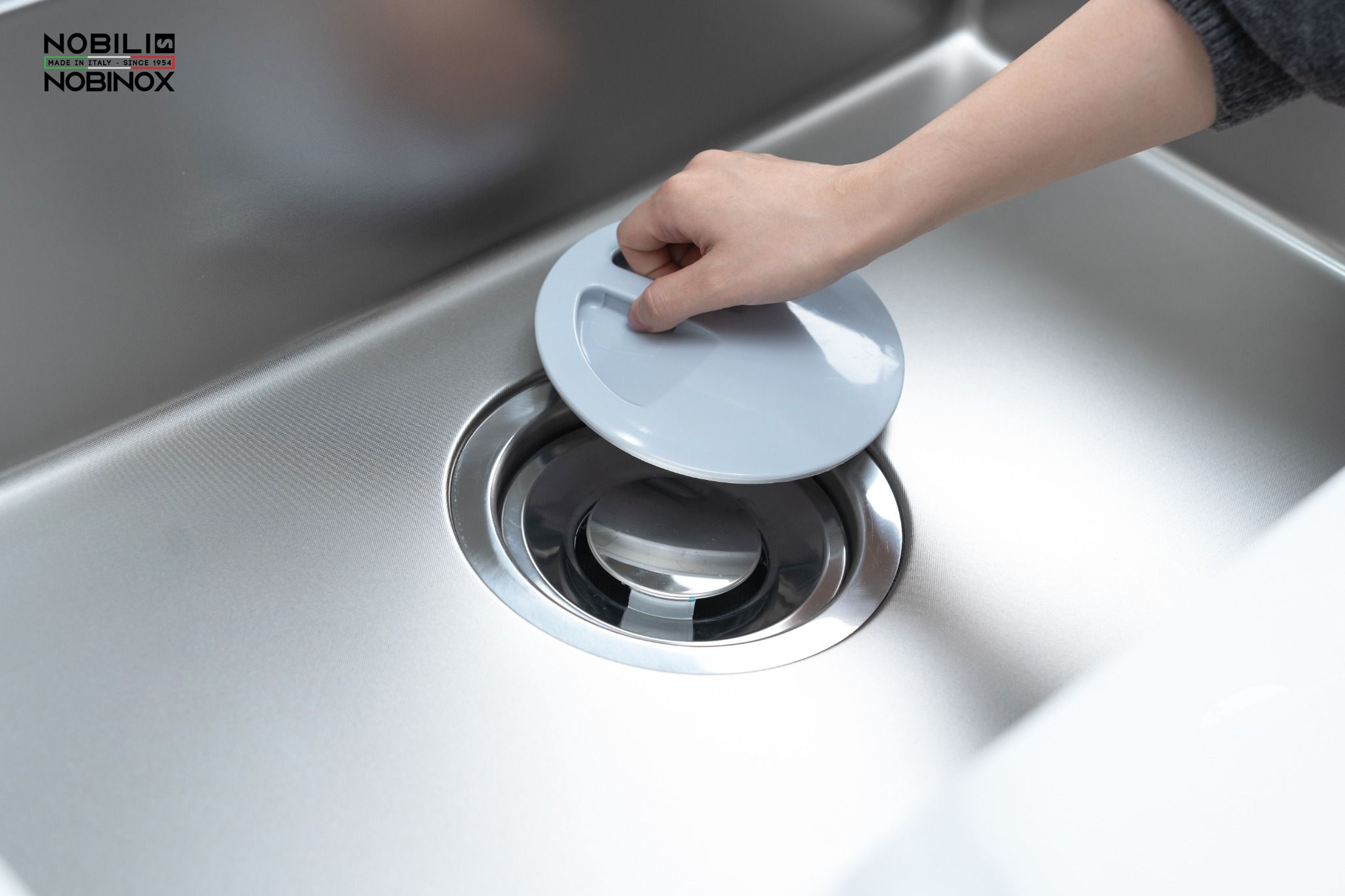  CHẬU RỬA BÁT 01 HỐ NOBINOX ROSA NN974DT vân siêu mịn supper line cao cấp, chống bám dính, bảo hành 10 năm, chính hãng, dành cho bếp hiện đại 