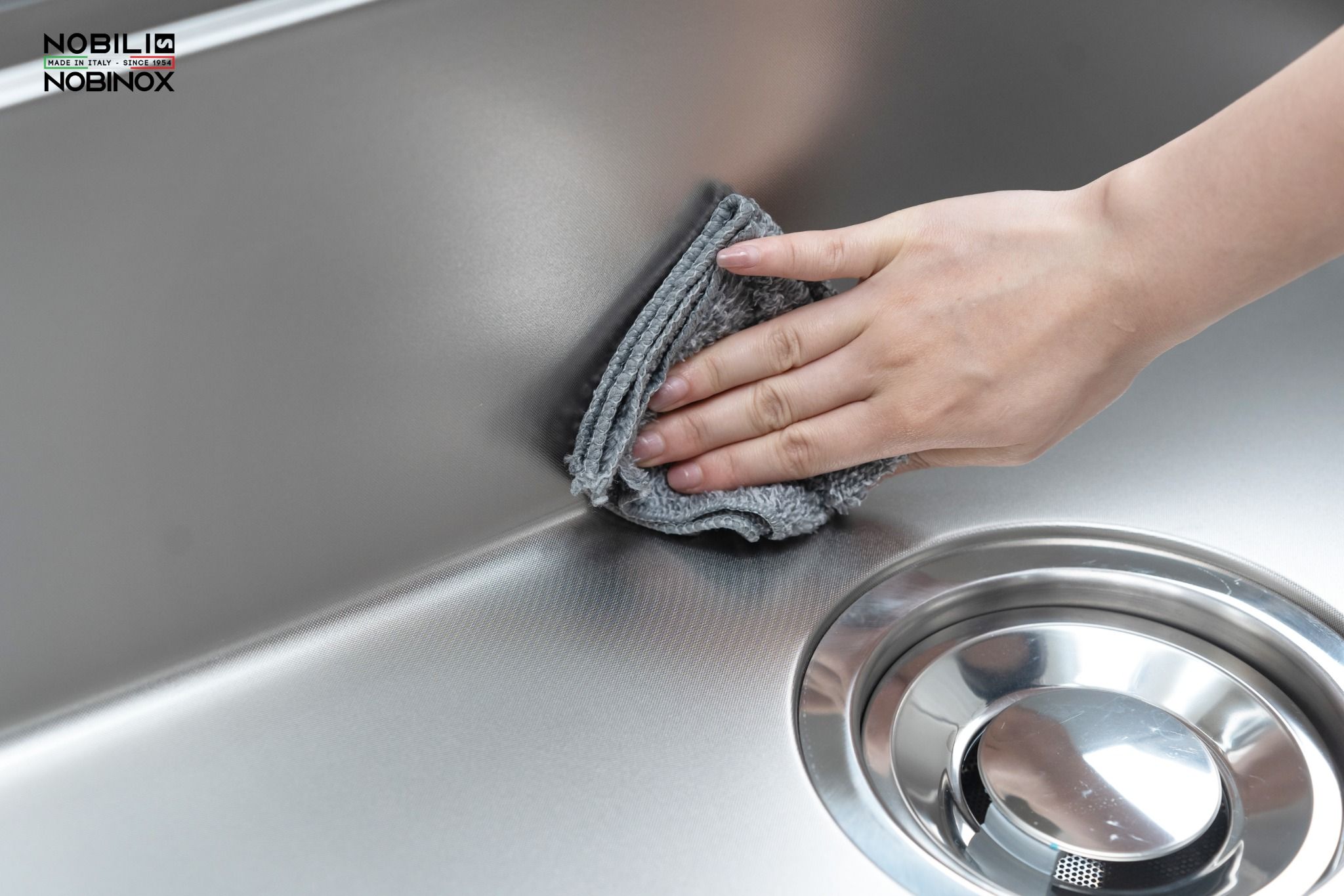  CHẬU RỬA BÁT 01 HỐ NOBINOX ROSA NN974DT vân siêu mịn supper line cao cấp, chống bám dính, bảo hành 10 năm, chính hãng, dành cho bếp hiện đại 