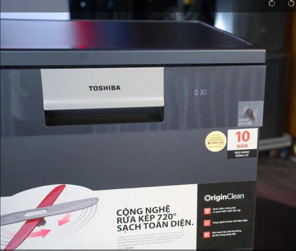  Máy rửa chén độc lập Toshiba DW-15F7(G)-VN thương hiệu nổi tiếng Nhật Bản,  sấy khí nóng HyperDry kết hợp tự động hé cửa, Rửa bằng nước nóng kết hợp xoáy kép CrossWash 720°, Điều khiển từ xa bằng điện thoại 