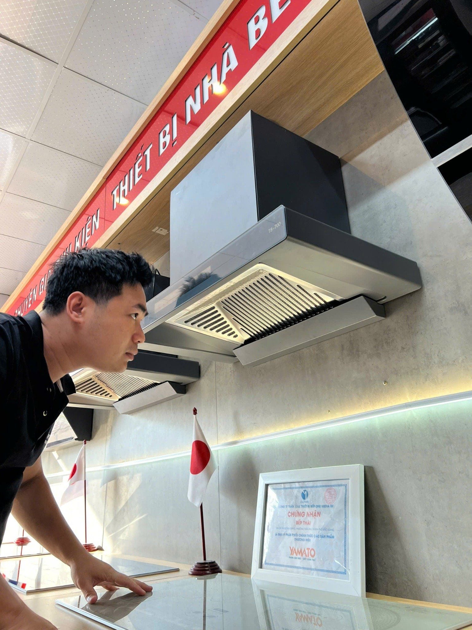  Hút mùi bếp Fudeer T8-700 seri 6 xám hiện đại, công suất lớn 1950m2/h , động cơ ly tâm cánh thép, tự làm sạch động cơ, cảm ứng vẫy tay thông minh 