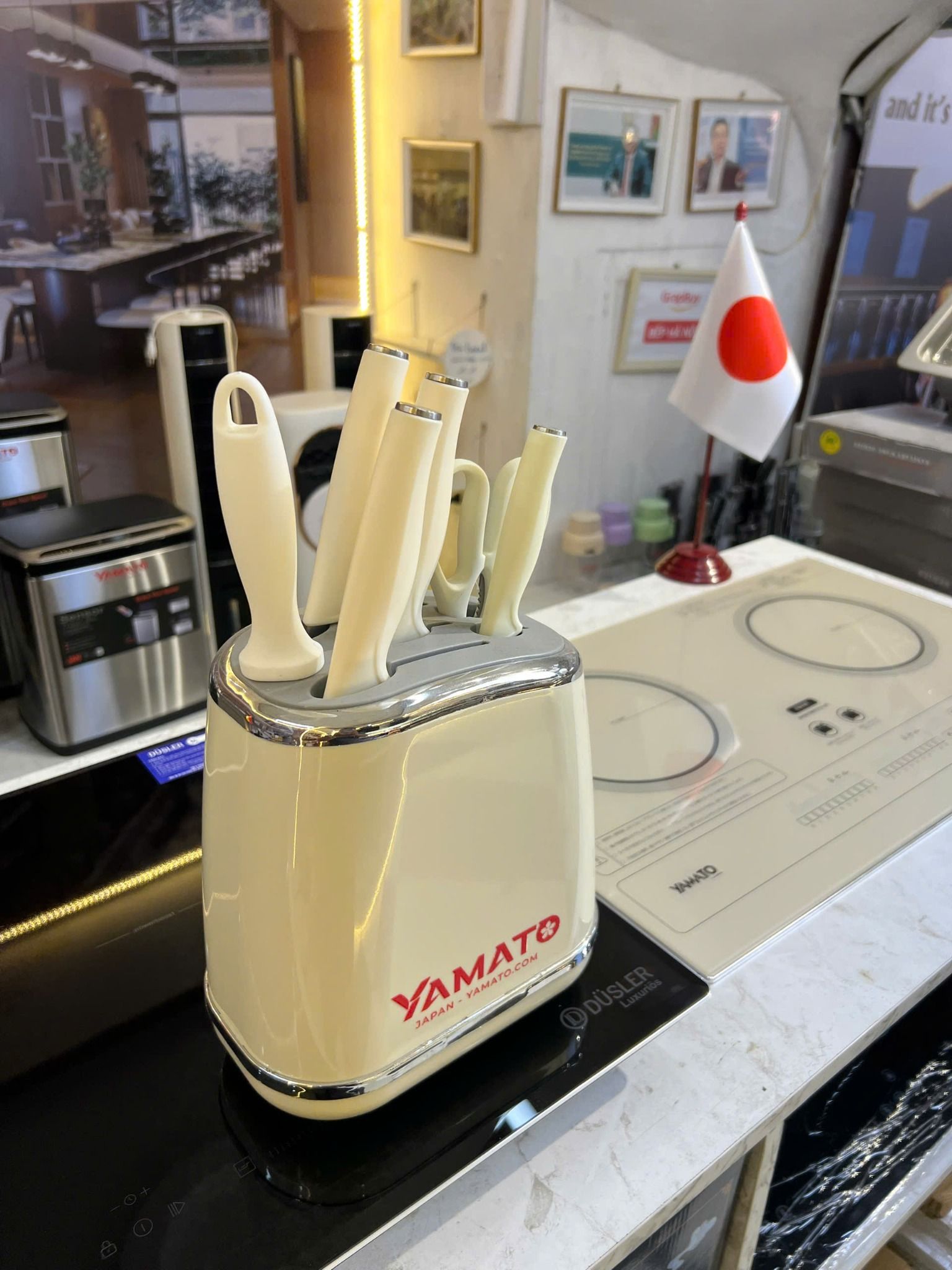  Bộ dao Yamato Kano7 Hộp sữa trắng, thép Cr13 chống han rỉ, cho các căn bếp chung cư gọn gàng và sạch sẽ, bền bỉ. 