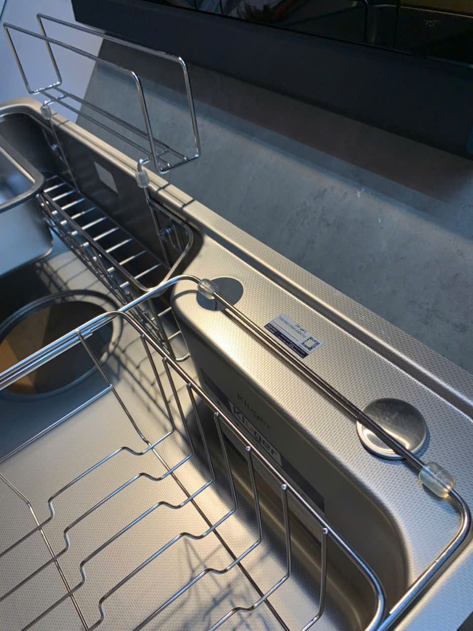  Chậu rửa inox Kluger 80cm KH8048FS – S80 Plus đầy đủ phụ kiện 01 chậu rửa + 01 bát rác + 01 Siphon + 02 giỏ inox + 01 chậu inox nhỏ., thiết kế thông minh. HARU Series. 1 hố 