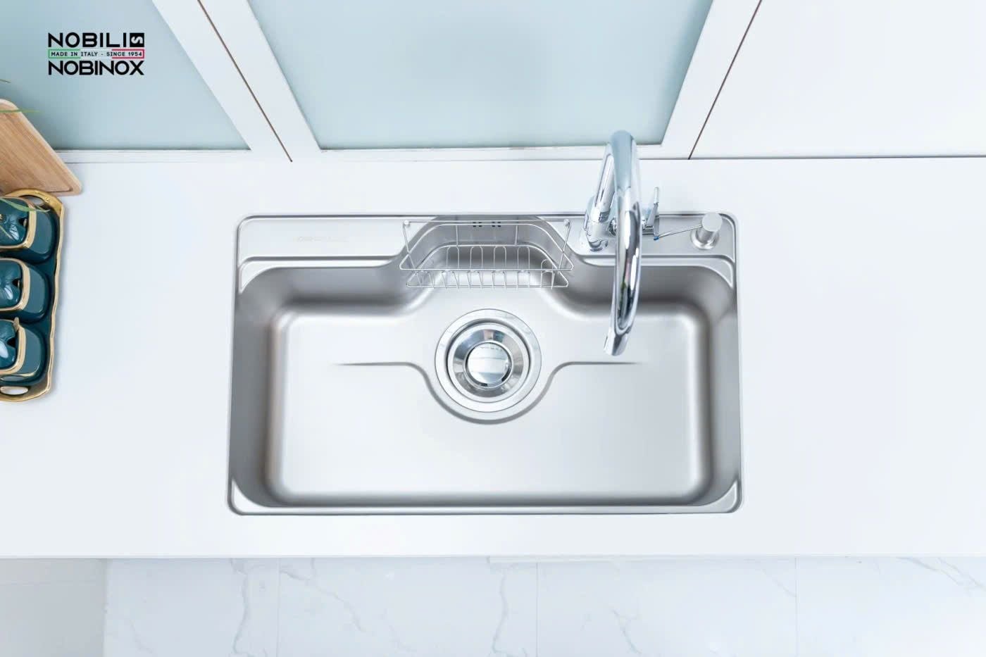  CHẬU RỬA BÁT 1 HỐ NOBINOX LIKEN NL790D Full phụ kiện, chậu lớn 80cm x 50cm, vân siêu mịn, chậu nhỏ đi kèm, rổ inox để bát, rổ inox ngang, chai xịt dầu tự động, giá siêu tốt tại bếp Hà Nội Grapbuy 