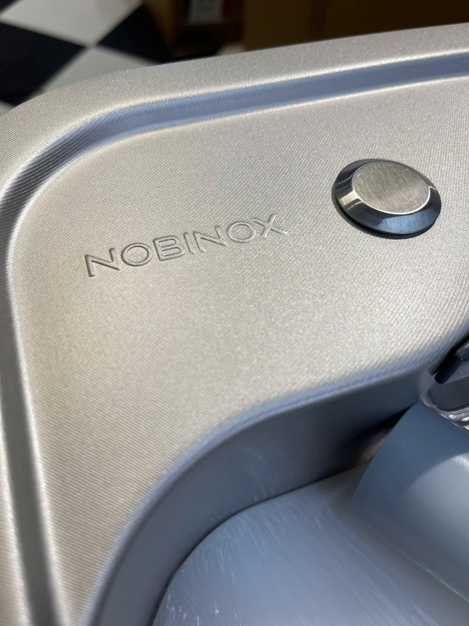  CHẬU RỬA BÁT 1 HỐ NOBINOX LIKEN NL790D Full phụ kiện, chậu lớn 80cm x 50cm, vân siêu mịn, chậu nhỏ đi kèm, rổ inox để bát, rổ inox ngang, chai xịt dầu tự động, giá siêu tốt tại bếp Hà Nội Grapbuy 