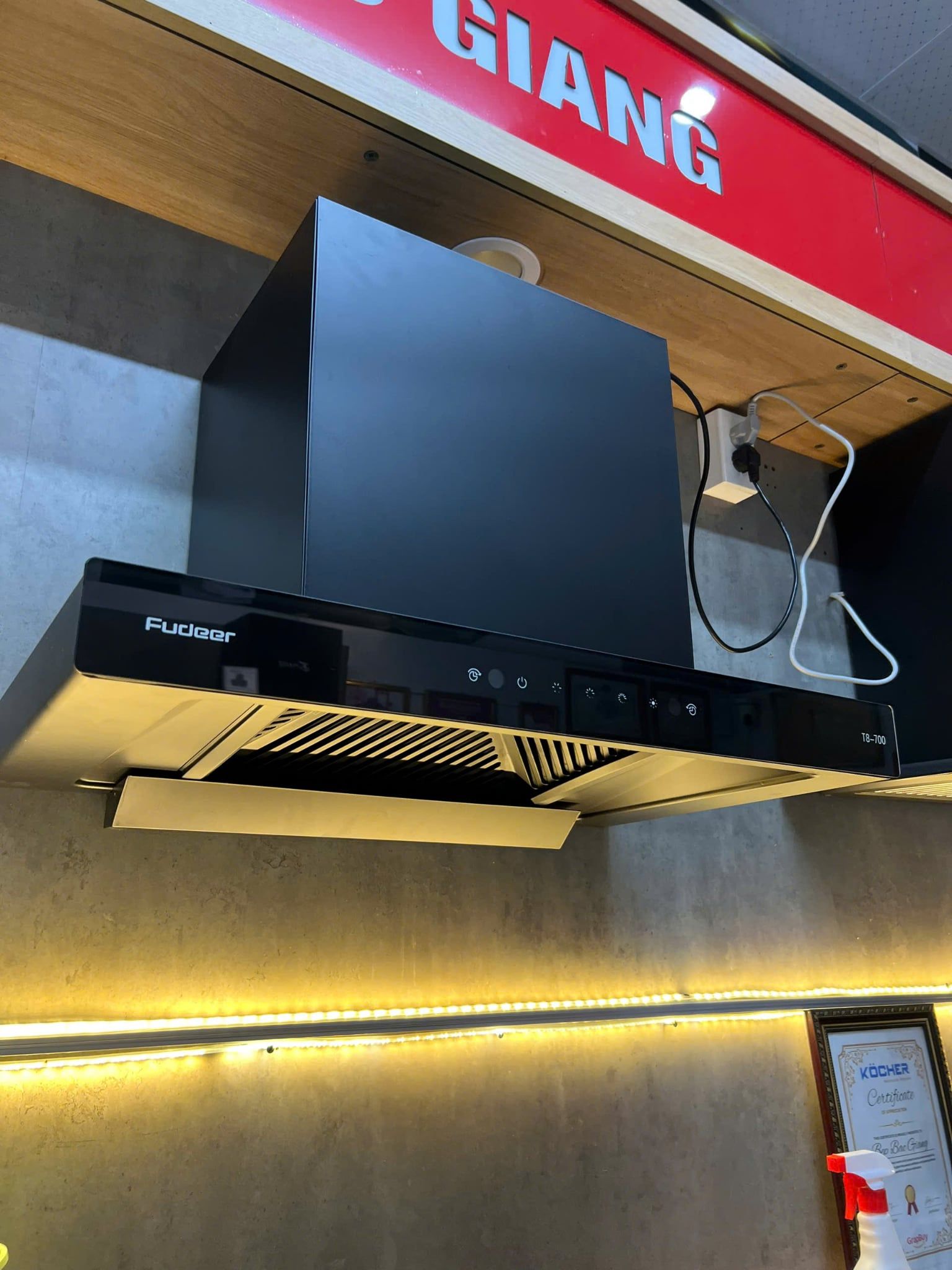  Combo quốc dân lên nhà mới bếp mới 2026: Bếp từ Thái Lan Sevilla TC667, hút mùi Fudeer Black đen bóng, chậu vòi Kluger Plus 1 hố cao cấp. Cùng quà tặng lên nhà mới 