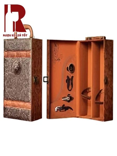 Hộp Da 2 Chai Vân Phượng Hoàng Sọc Ngang 4 Phụ Kiện Màu Nâu