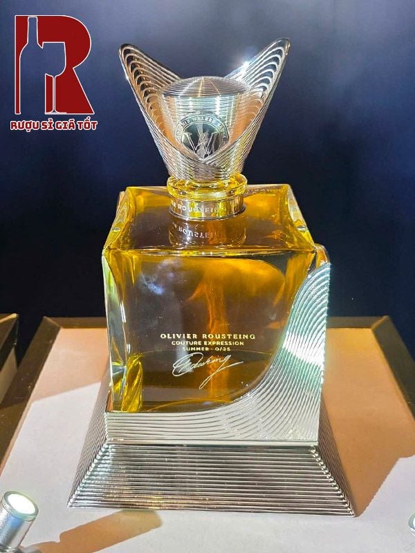 Rượu Johnnie Walker Vault x Olivier Rousteing Couture Expression Collection