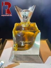 Rượu Johnnie Walker Vault x Olivier Rousteing Couture Expression Collection