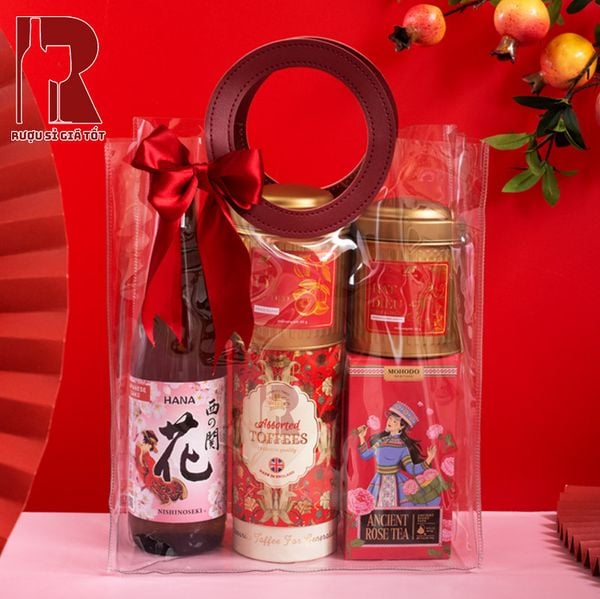Túi Quà Tết Rượu Nhật An Nhiên phiên bản Sake Nishino Seki Hana 720ml 15% kèm hạt điều ổi sấy kẹo trà túi trong suốt quai đỏ