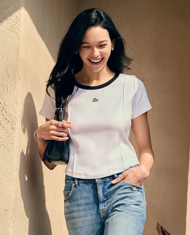  LEE - Áo croptop nữ cổ tròn tay ngắn Modern Seasonal 