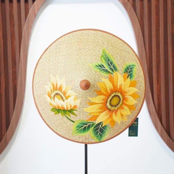 Nón Huế cỏ bàng