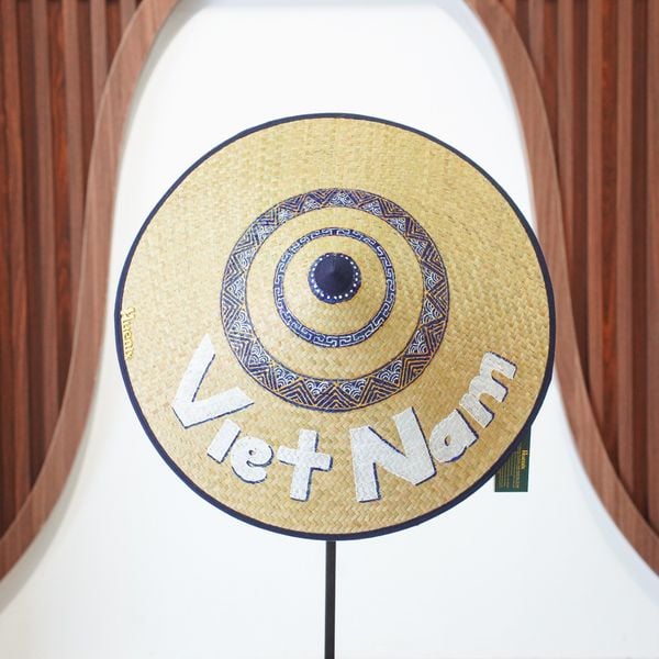 Nón Huế cỏ bàng