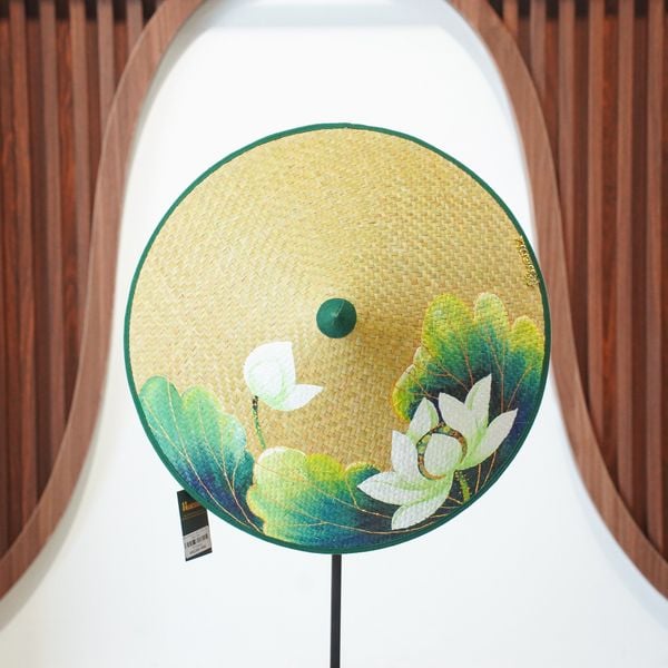 Nón Huế cỏ bàng