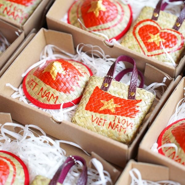 Móc Khóa Cờ Việt Nam - Set Móc Khóa Túi Nón