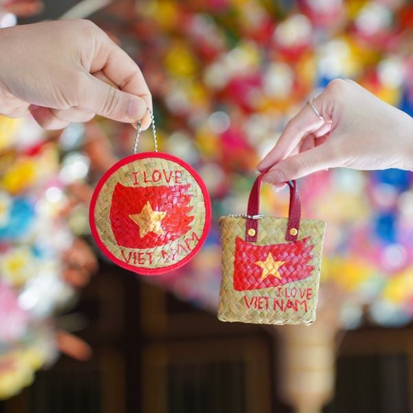 Móc Khóa Cờ Việt Nam - Set Móc Khóa Túi Nón